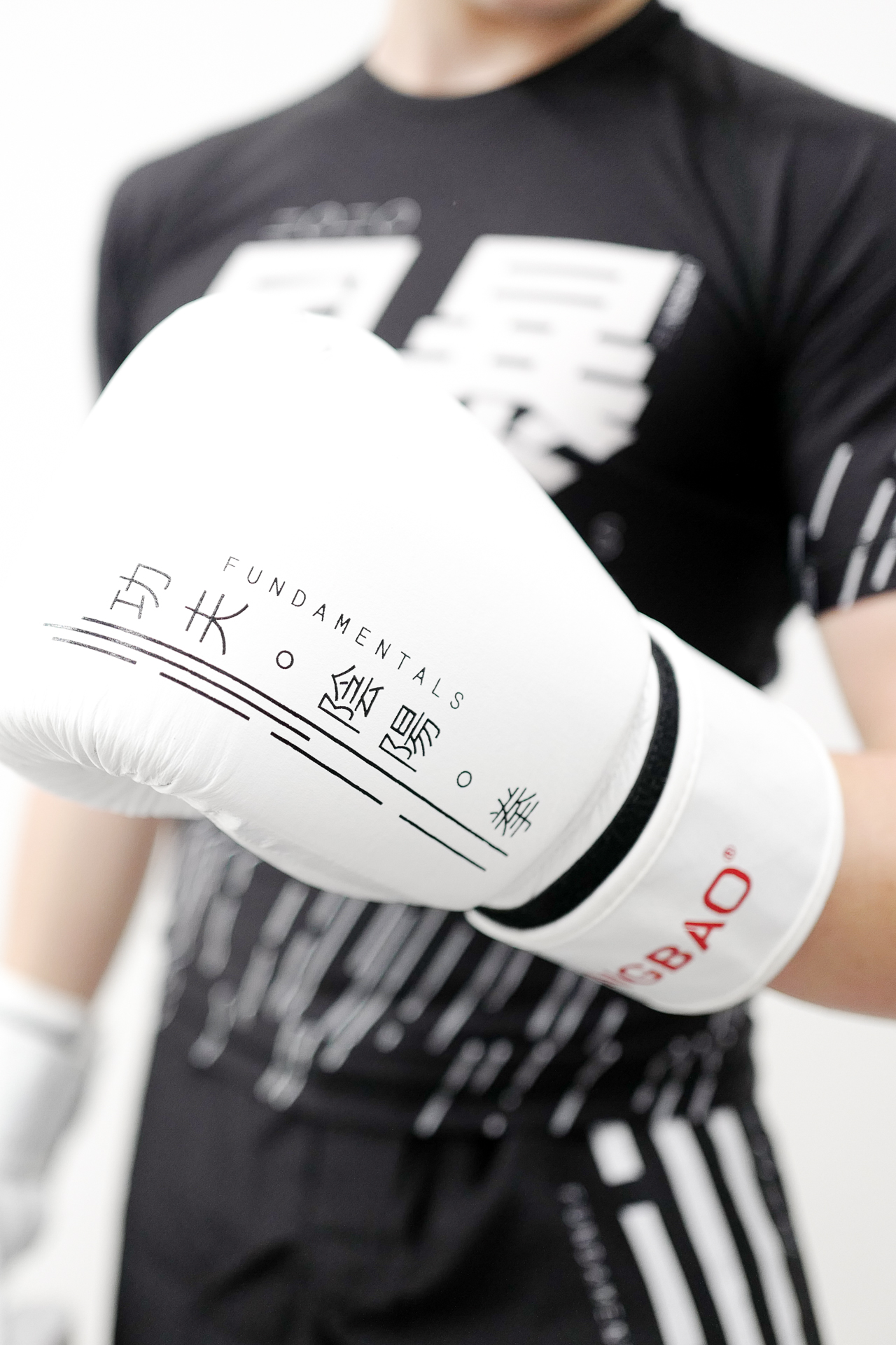 fengbao fundamentals boxhandschuhe weiss boxing 14oz thaiboxen kickboxen 1080 shop squashed